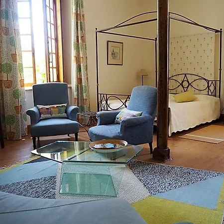 Chateau De Juvigny 3*